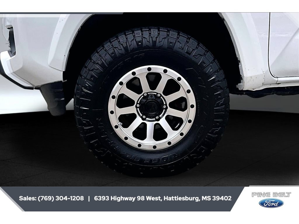 Used 2018 Toyota Tacoma SR5 RWD image 7