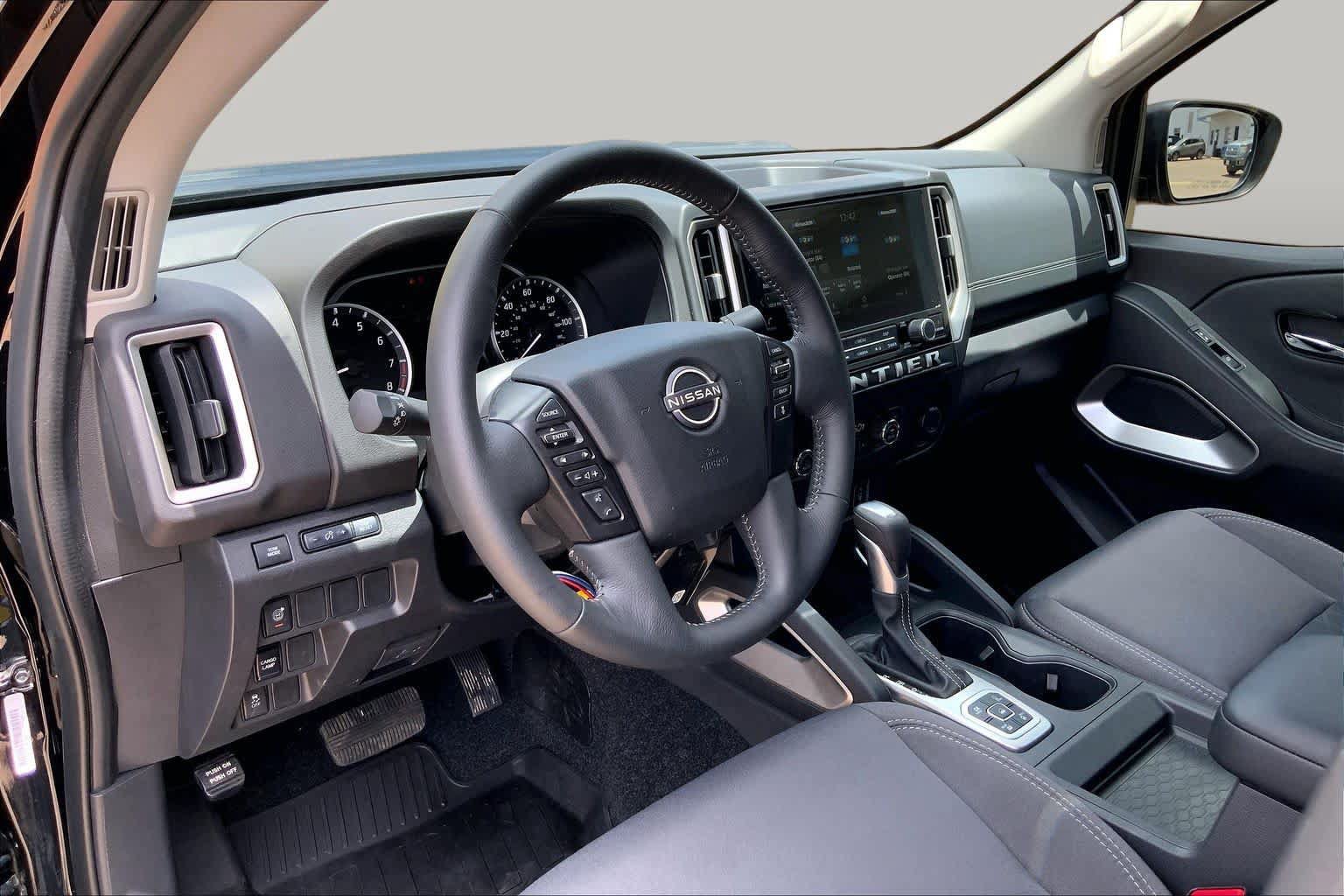 Used 2026 Nissan Frontier SV w/ All-Weather Content Package AWD/4WD image 18