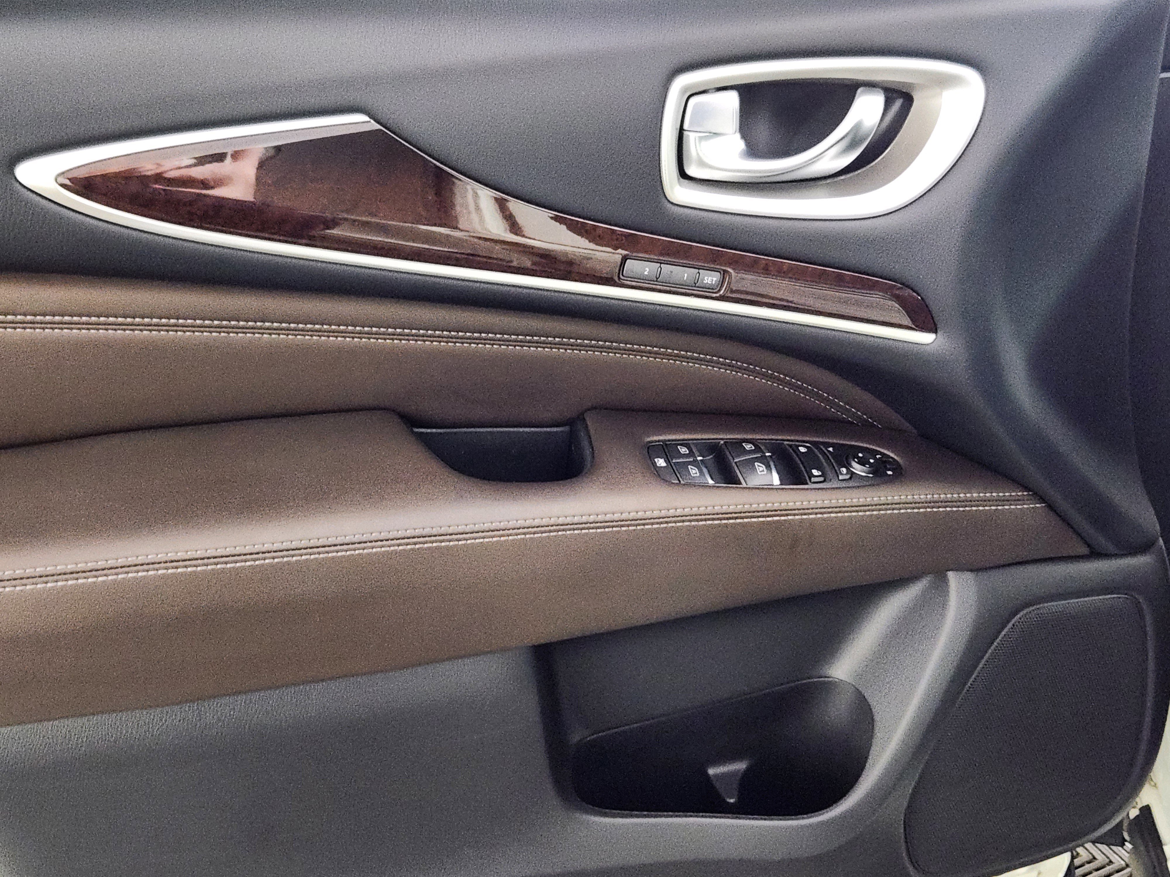 Used 2017 INFINITI QX60 Luxe w/ Deluxe Technology Package image 16