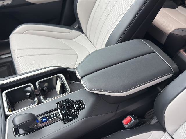 Used 2025 Lexus TX 500h AWD w/ Technology Package image 30