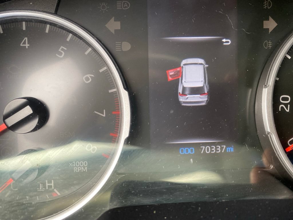 Used 2022 Toyota RAV4 LE AWD/4WD image 2