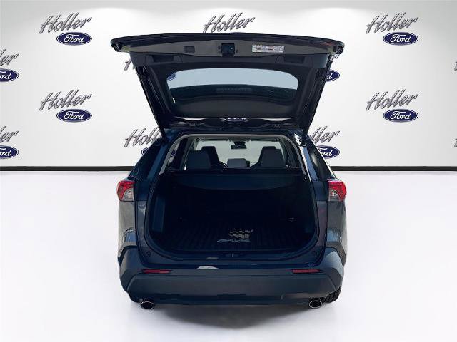 Used 2021 Toyota RAV4 XLE w/ Convenience Package FWD image 27