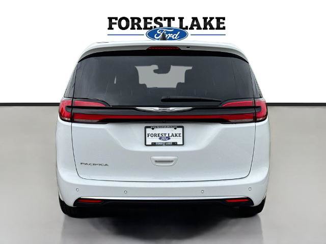Used 2025 Chrysler Pacifica Select FWD image 6