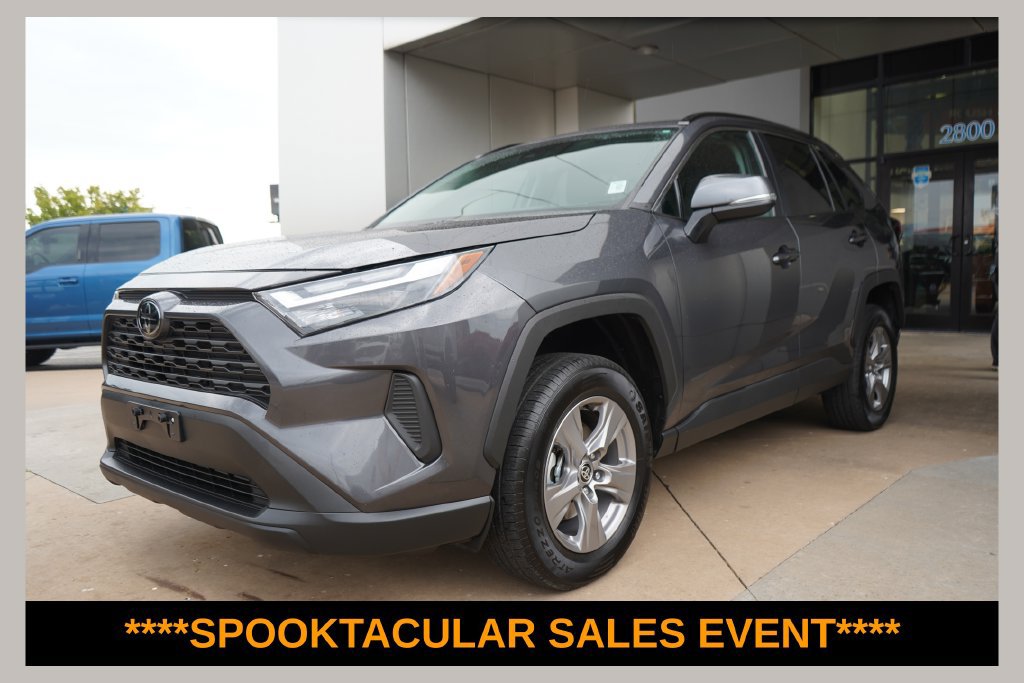 Used 2025 Toyota RAV4 XLE AWD/4WD image 1