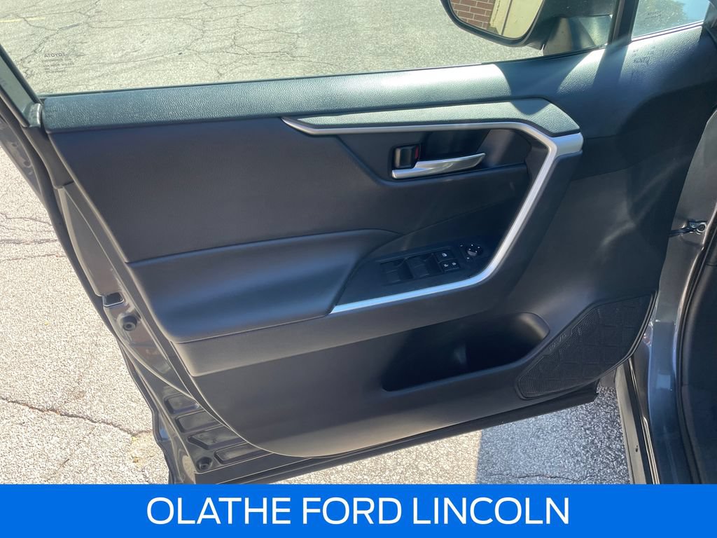 Used 2020 Toyota RAV4 XLE w/ All Weather Liner Package FWD image 17