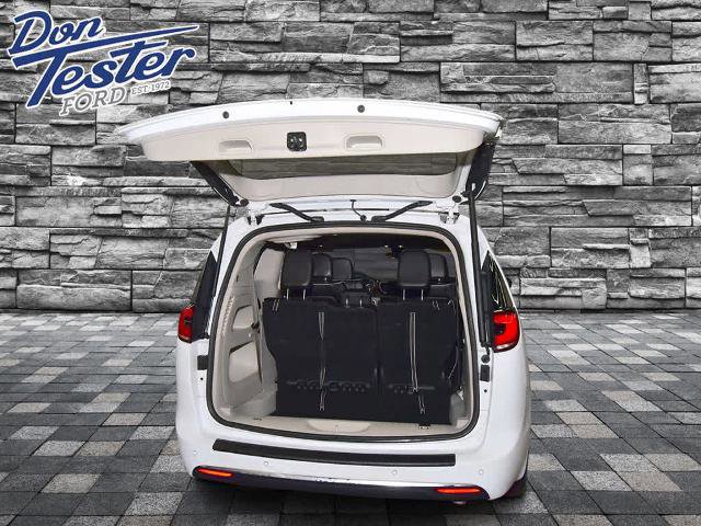 Used 2023 Chrysler Pacifica Limited image 9