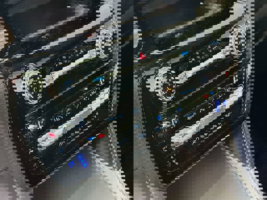 Certified 2021 Ford Explorer Limited w/ Equipment Group 301A image 17