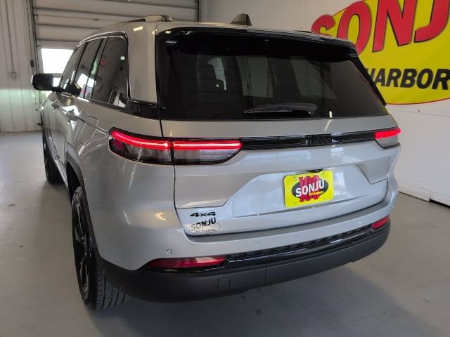 Used 2023 Jeep Grand Cherokee Altitude AWD/4WD image 35