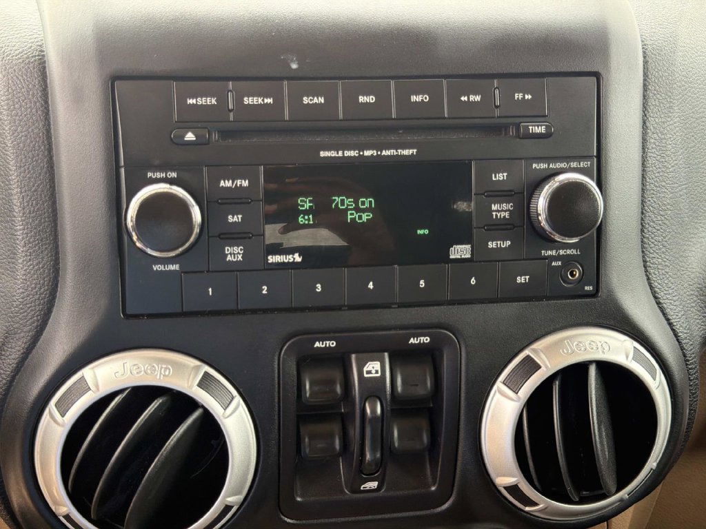 Used 2018 Jeep Wrangler Unlimited Sahara AWD/4WD image 25