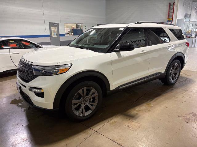Certified 2024 Ford Explorer XLT w/ Equipment Group 202A AWD/4WD image 6