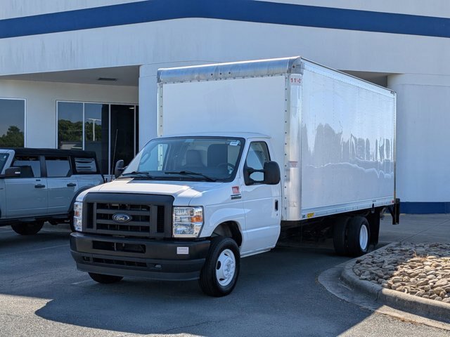 Certified 2024 Ford E-450 and Econoline 450 Super Duty w/ Power Windows & Locks Group RWD image 8