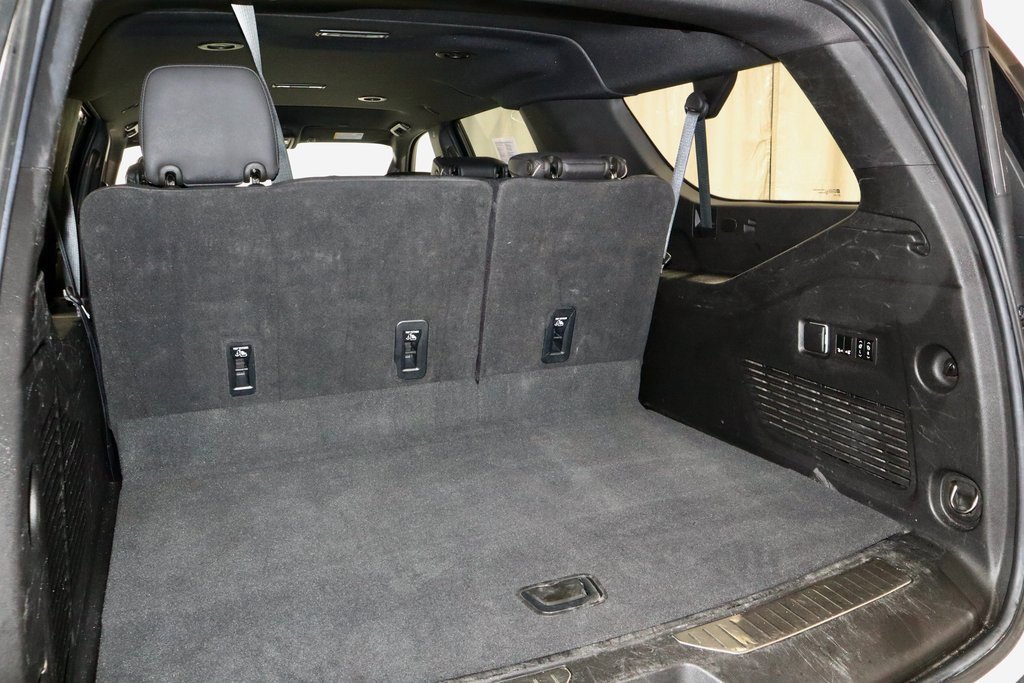 Used 2023 Chevrolet Suburban Premier image 14