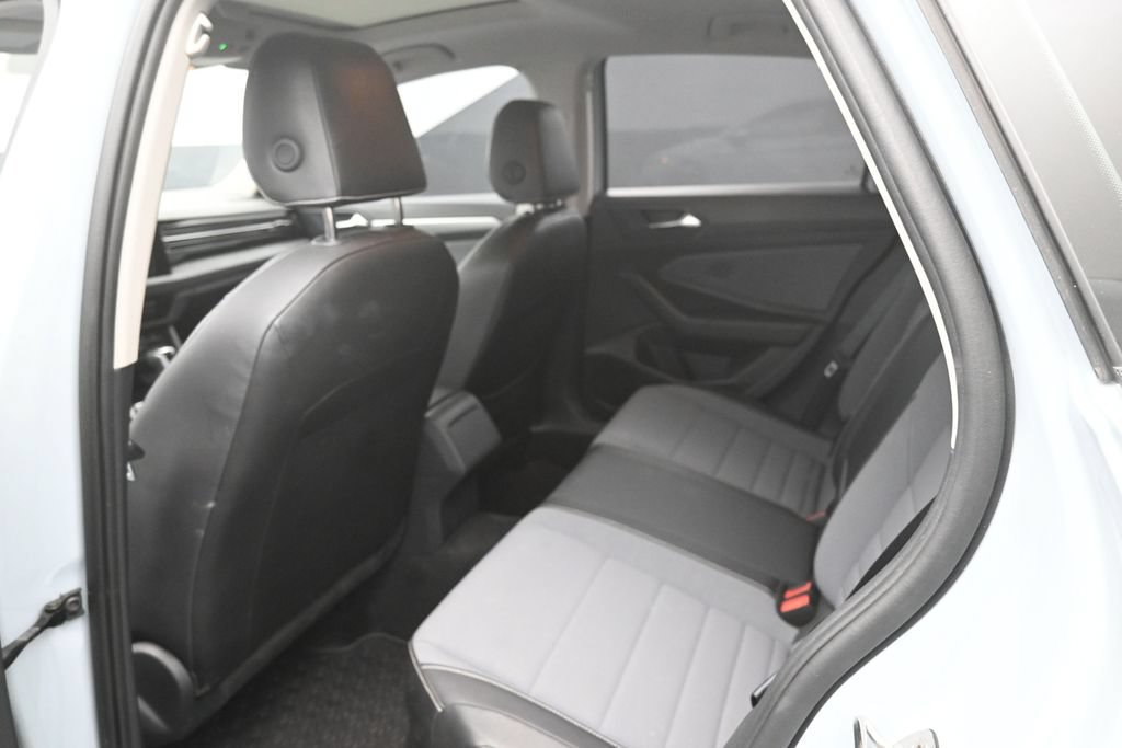 Used 2025 Volkswagen Jetta SE w/ Sunroof Package FWD image 25