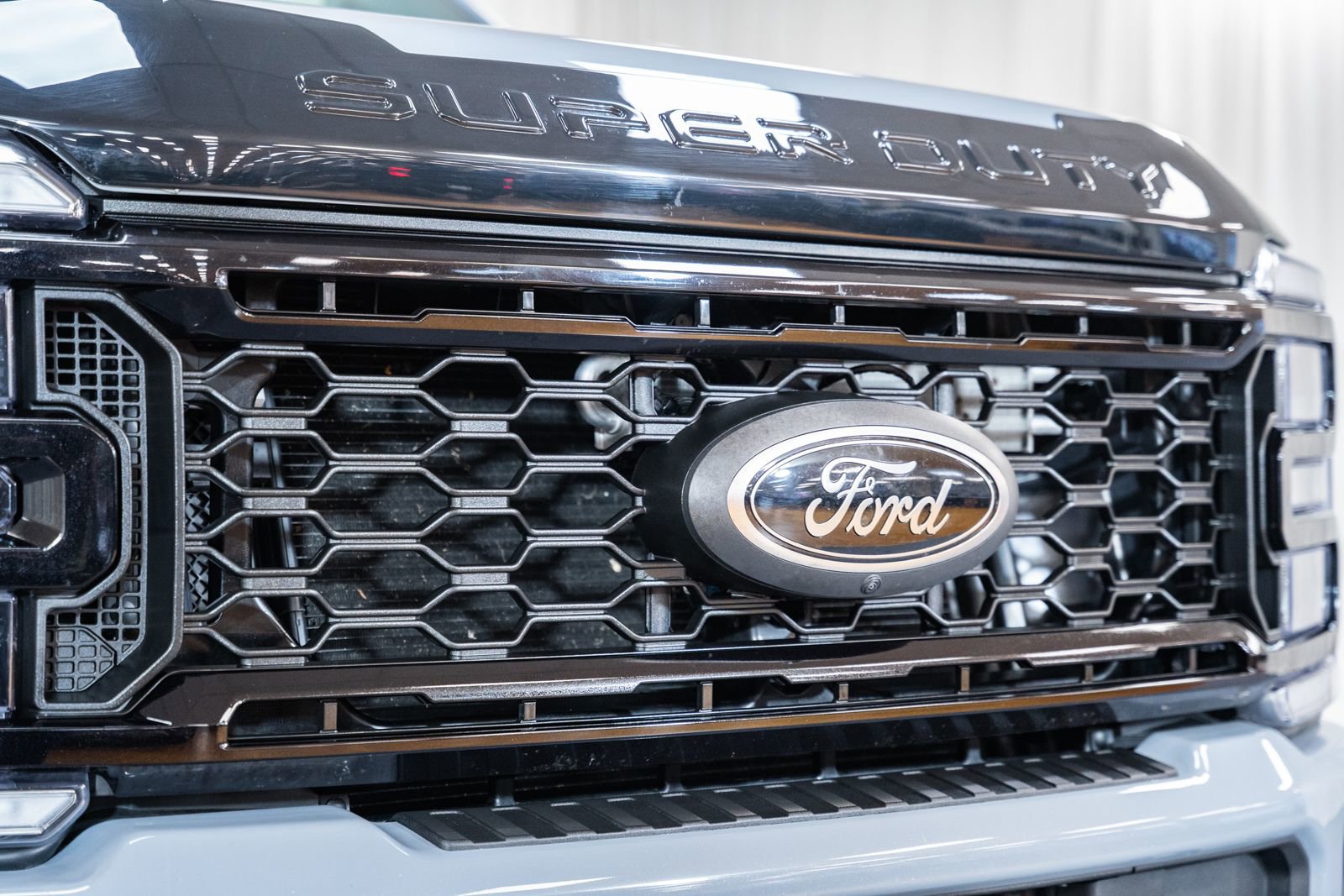 Certified 2025 Ford F250 Lariat w/ Black Appearance Package image 7