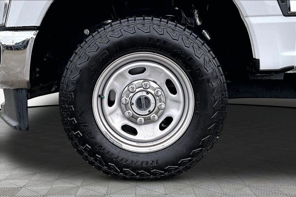 Certified 2023 Ford F250 XL w/ XL Chrome Package AWD/4WD image 9