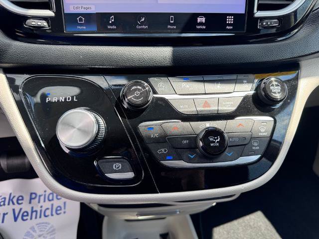 Used 2023 Chrysler Pacifica Touring-L FWD image 19