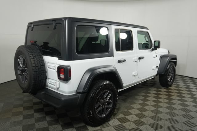 Used 2025 Jeep Wrangler Unlimited Sport AWD/4WD image 3
