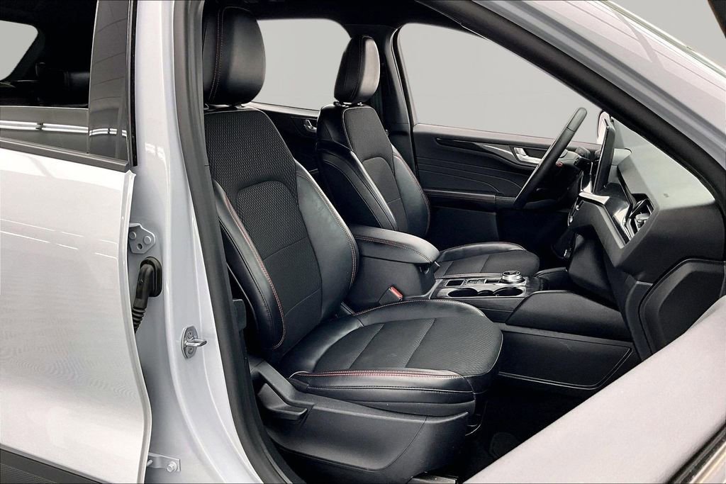 Certified 2025 Ford Escape ST-Line Select w/ Tech Pack #1 AWD/4WD image 7