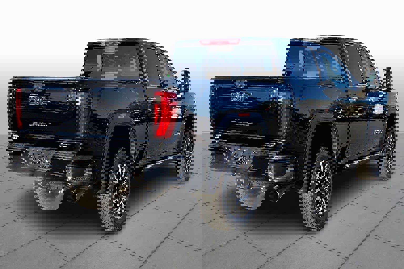 Used 2024 GMC Sierra 2500 Denali Ultimate image 3