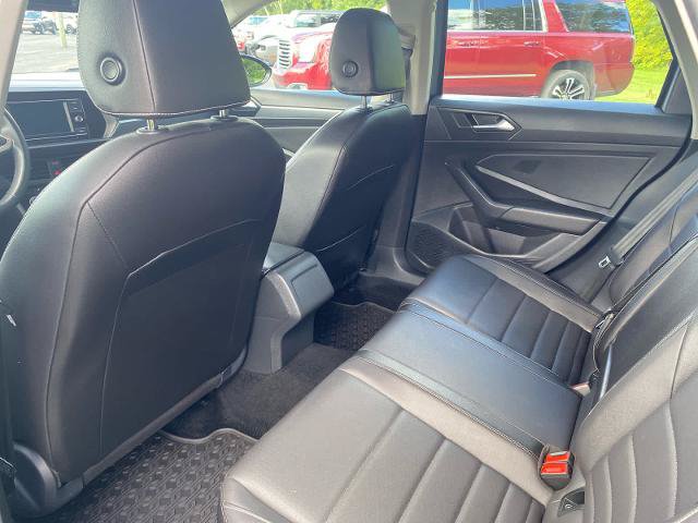 Used 2022 Volkswagen Jetta SE FWD image 2
