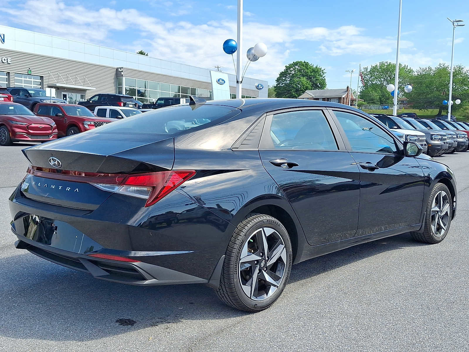 Used 2023 Hyundai Elantra SEL w/ Convenience Package FWD image 6