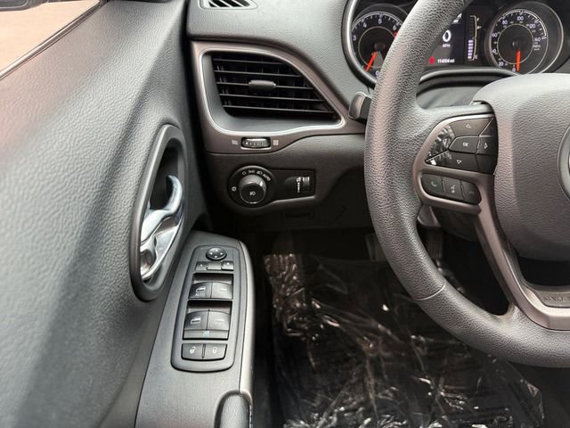 Used 2019 Jeep Cherokee Latitude w/ Popular Appearance Group image 10