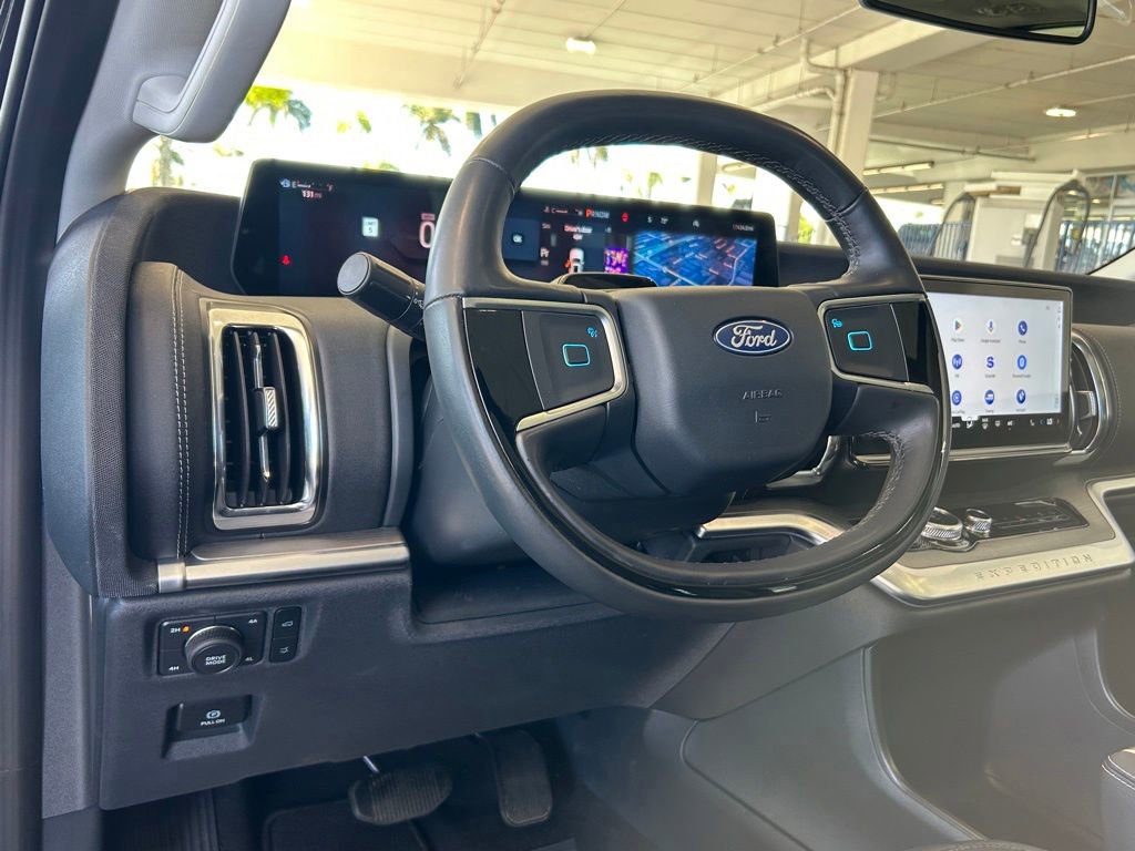Certified 2025 Ford Expedition Platinum w/ Driver's Package AWD/4WD image 39
