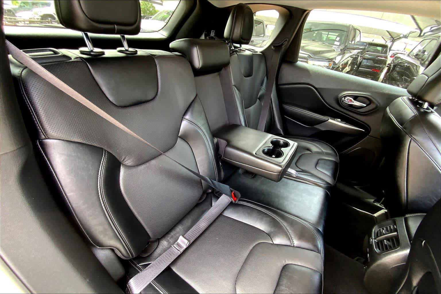 Used 2022 Jeep Cherokee Latitude Lux AWD/4WD image 34