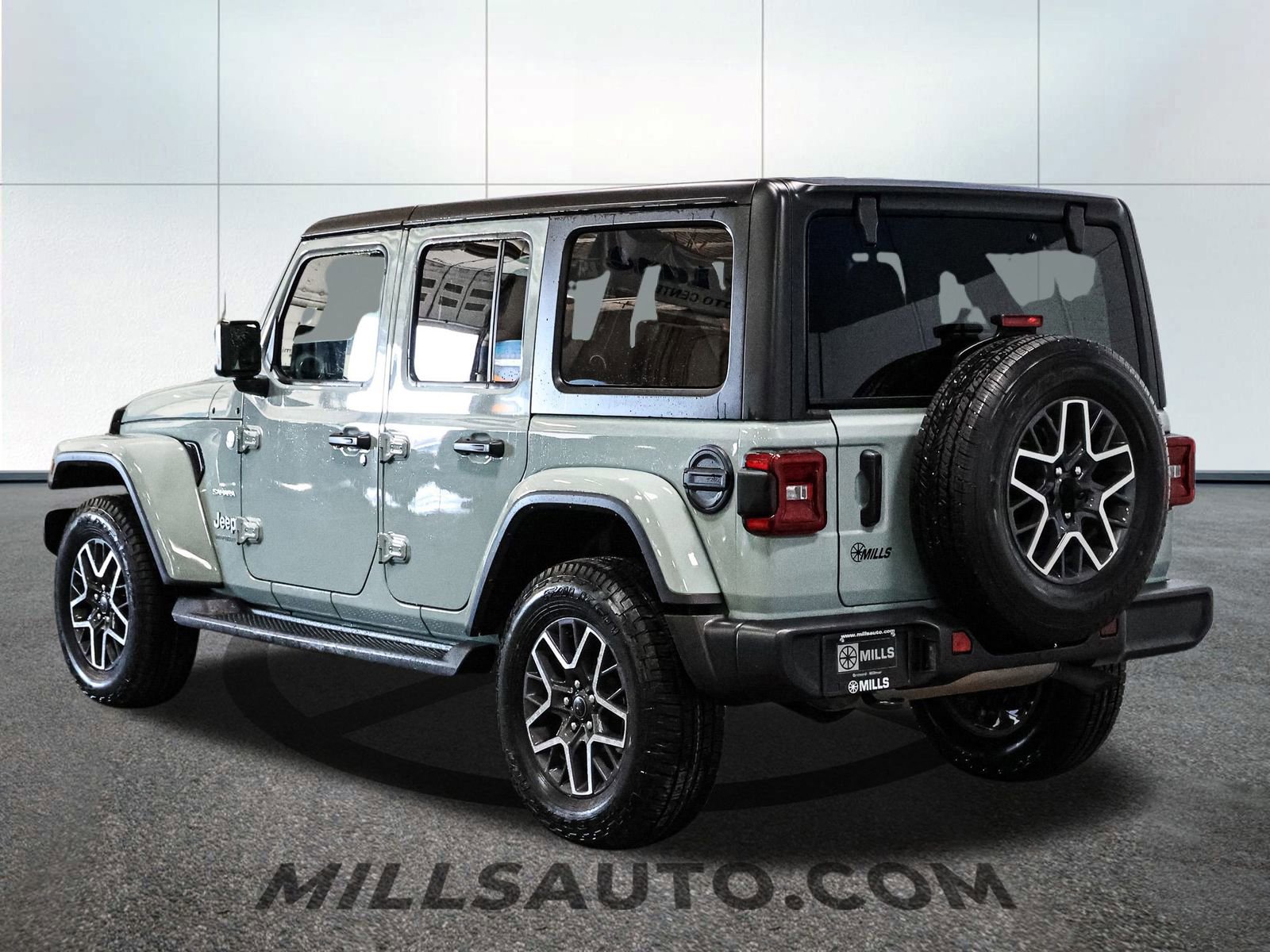 Used 2024 Jeep Wrangler Sahara image 8