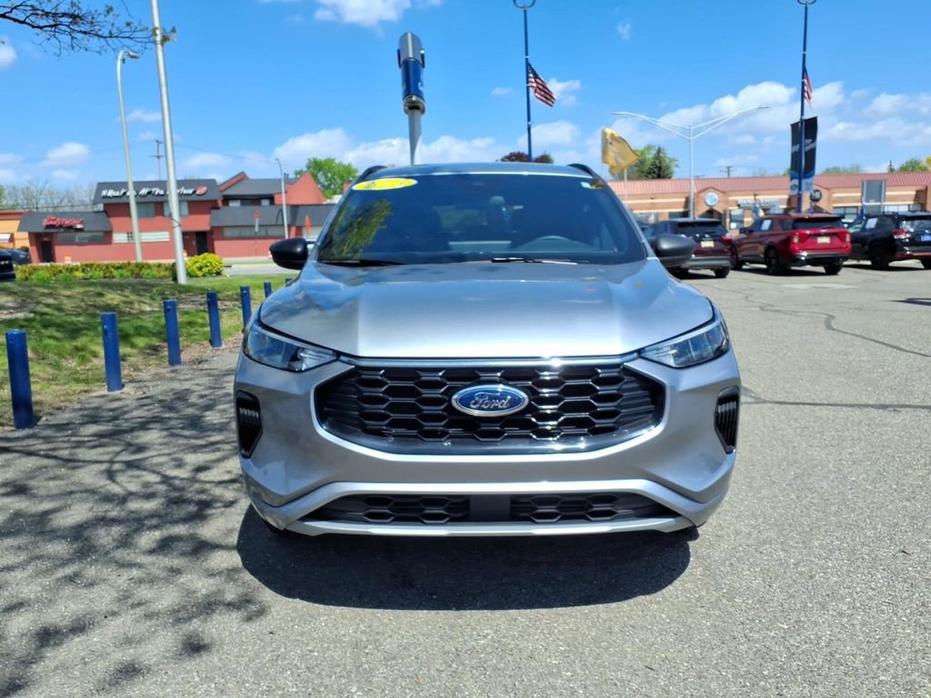 Certified 2024 Ford Escape ST-Line w/ Tech Pack #1 AWD/4WD image 3