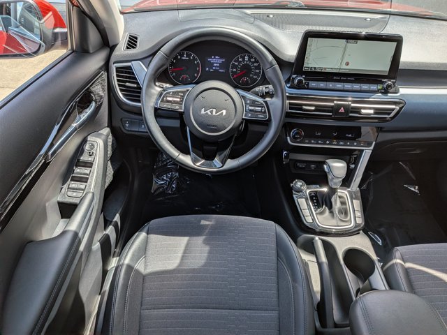 Used 2023 Kia Seltos S w/ Navigation Package FWD image 32
