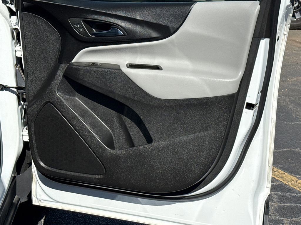 Used 2023 Chevrolet Equinox LT w/ Driver Convenience Package image 14