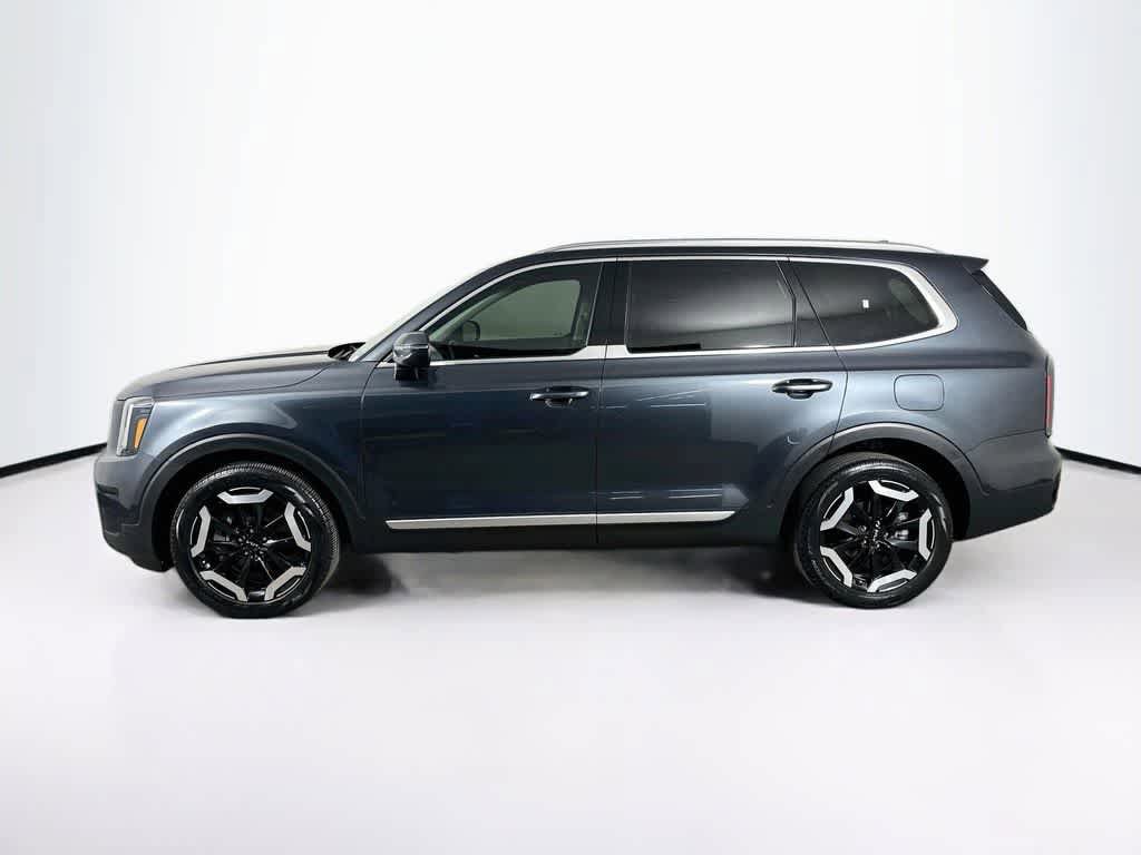 Used 2024 Kia Telluride EX w/ EX Captain's Chair Package FWD image 3