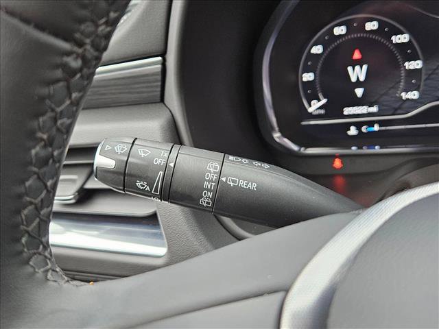 Used 2024 GMC Yukon XL SLT RWD image 24