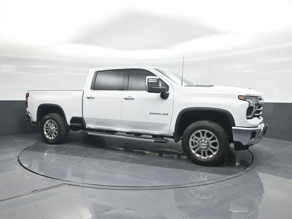 Used 2025 Chevrolet Silverado 3500 LTZ w/ LTZ Convenience Package image 11