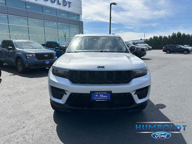 Used 2024 Jeep Grand Cherokee Altitude AWD/4WD image 2