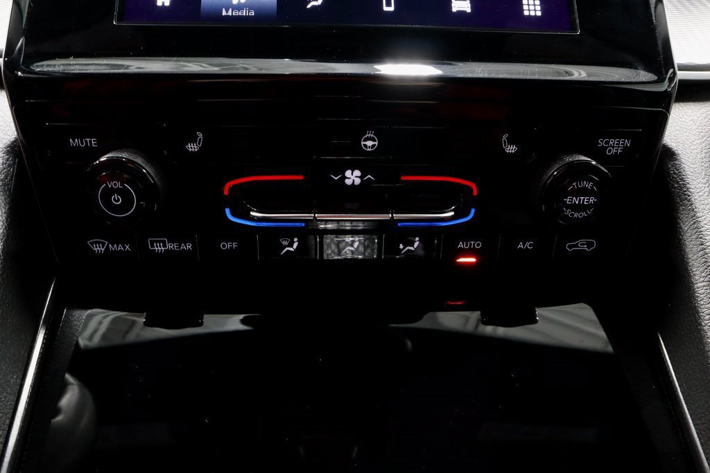 Used 2024 Jeep Grand Cherokee Altitude image 27