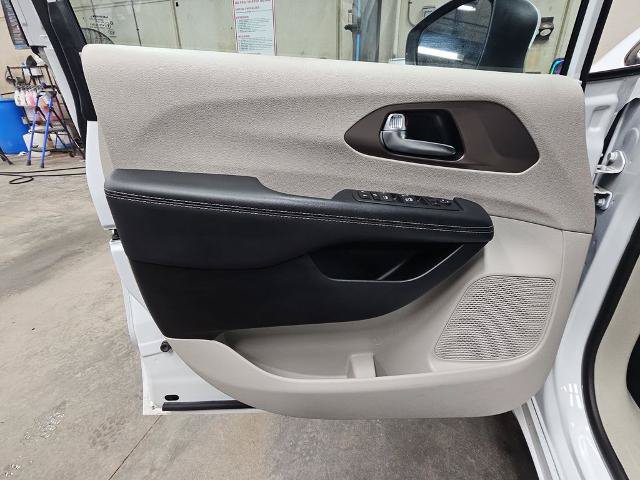 Used 2023 Chrysler Voyager LX FWD image 27