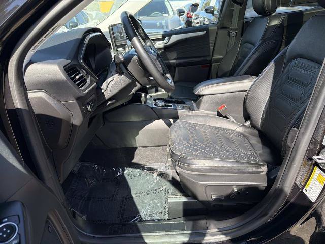 Certified 2023 Ford Escape Platinum w/ Premium Technology Package AWD/4WD image 17