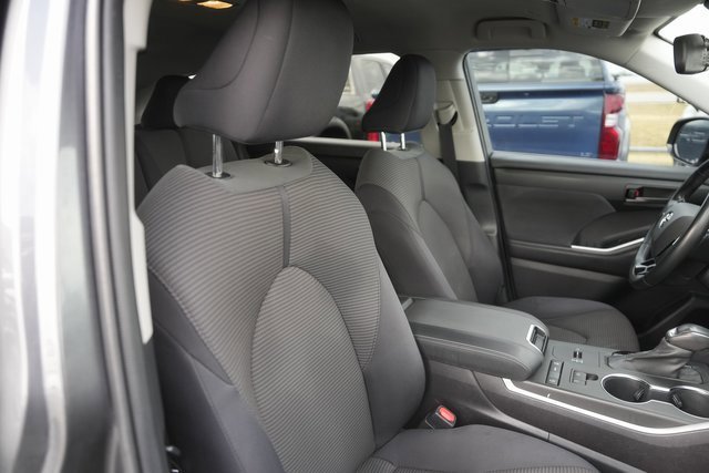 Used 2021 Toyota Highlander LE image 19