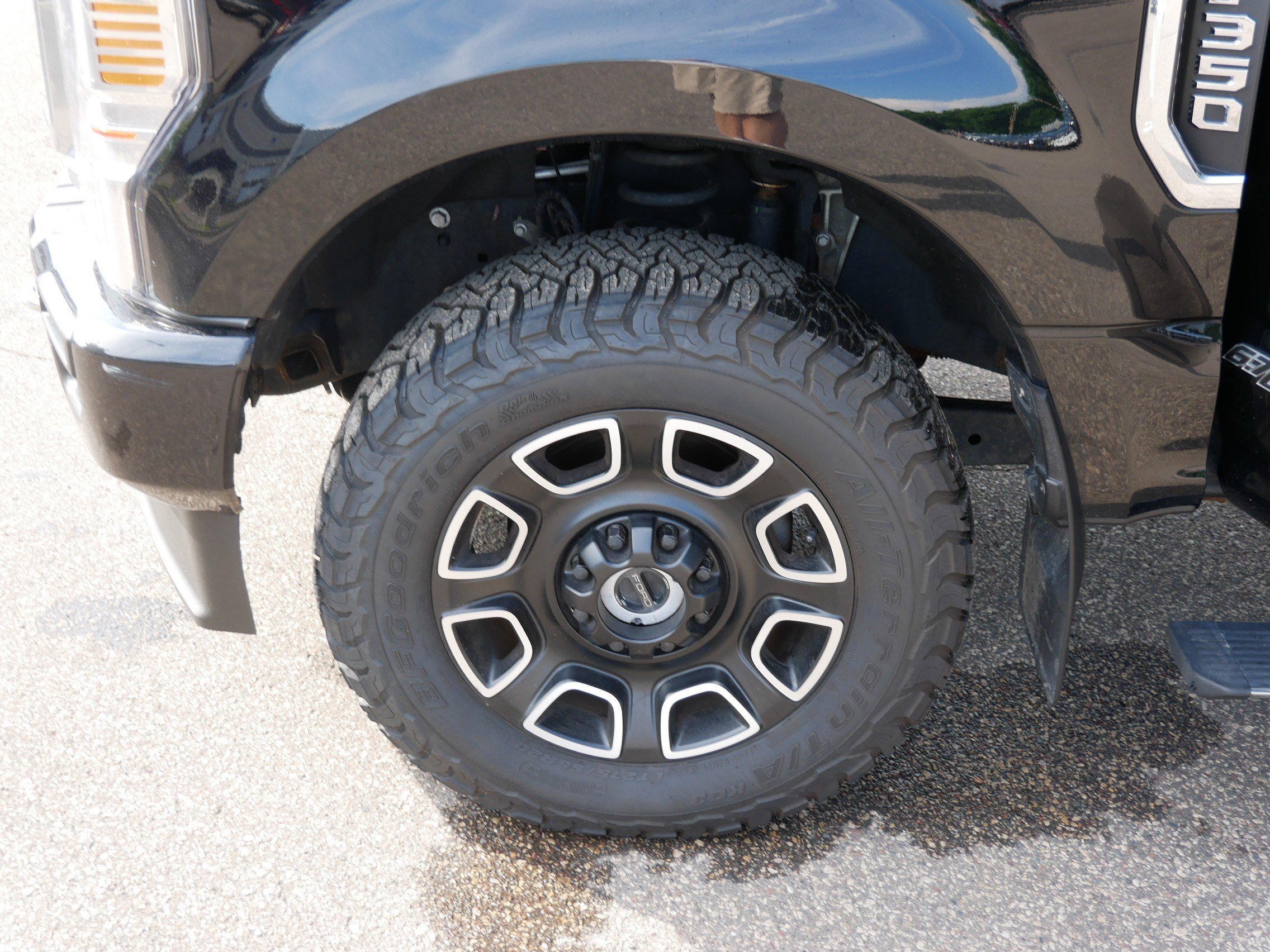 Certified 2021 Ford F350 Platinum w/ FX4 Off-Road Package AWD/4WD image 15