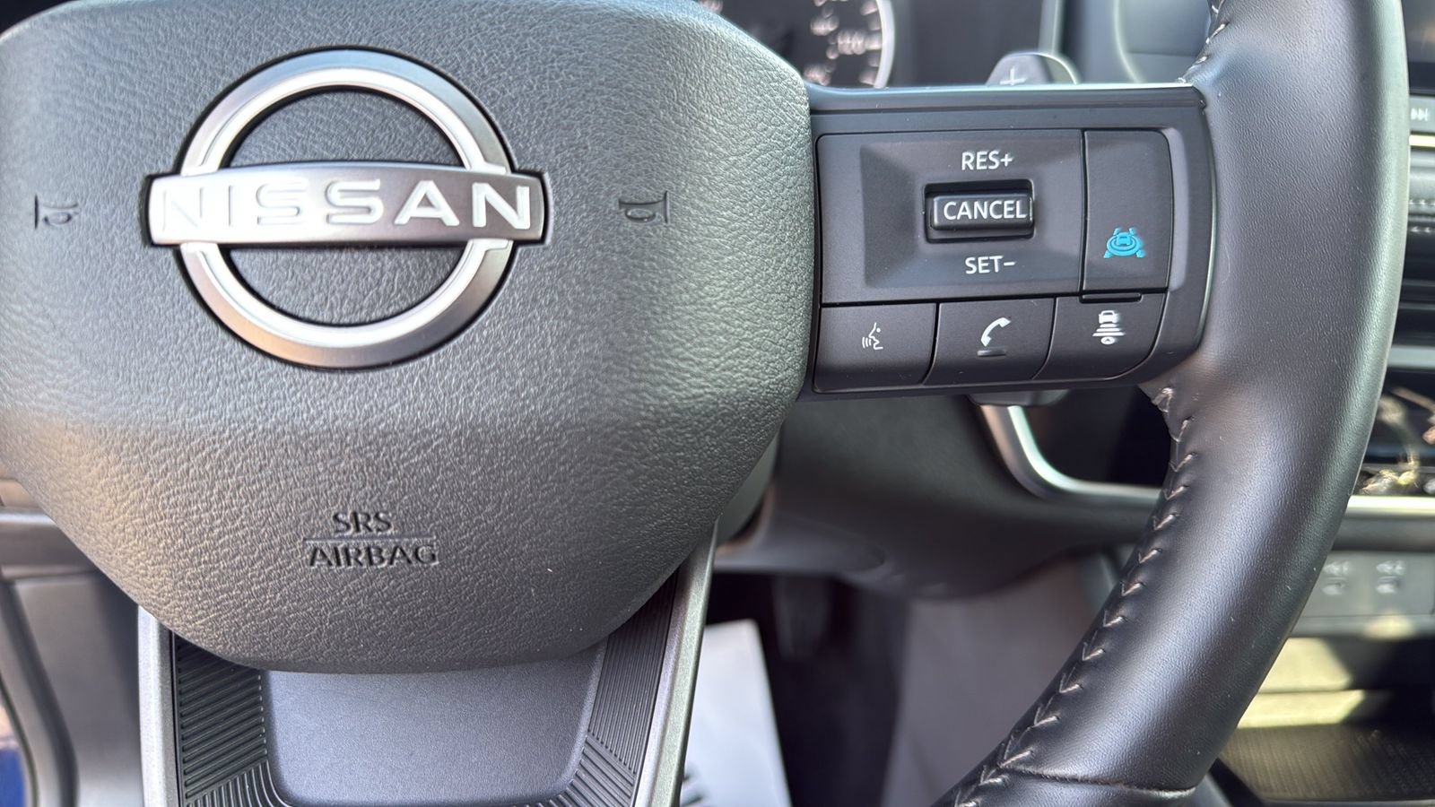 Used 2025 Nissan Rogue SV FWD image 16