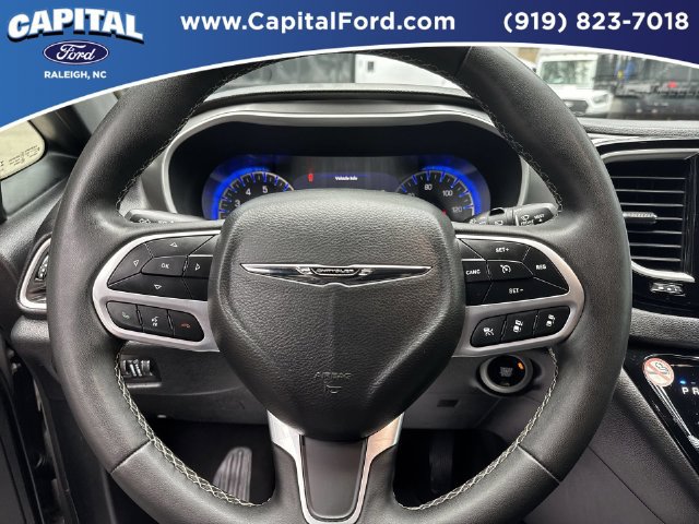 Used 2025 Chrysler Pacifica Select FWD image 23