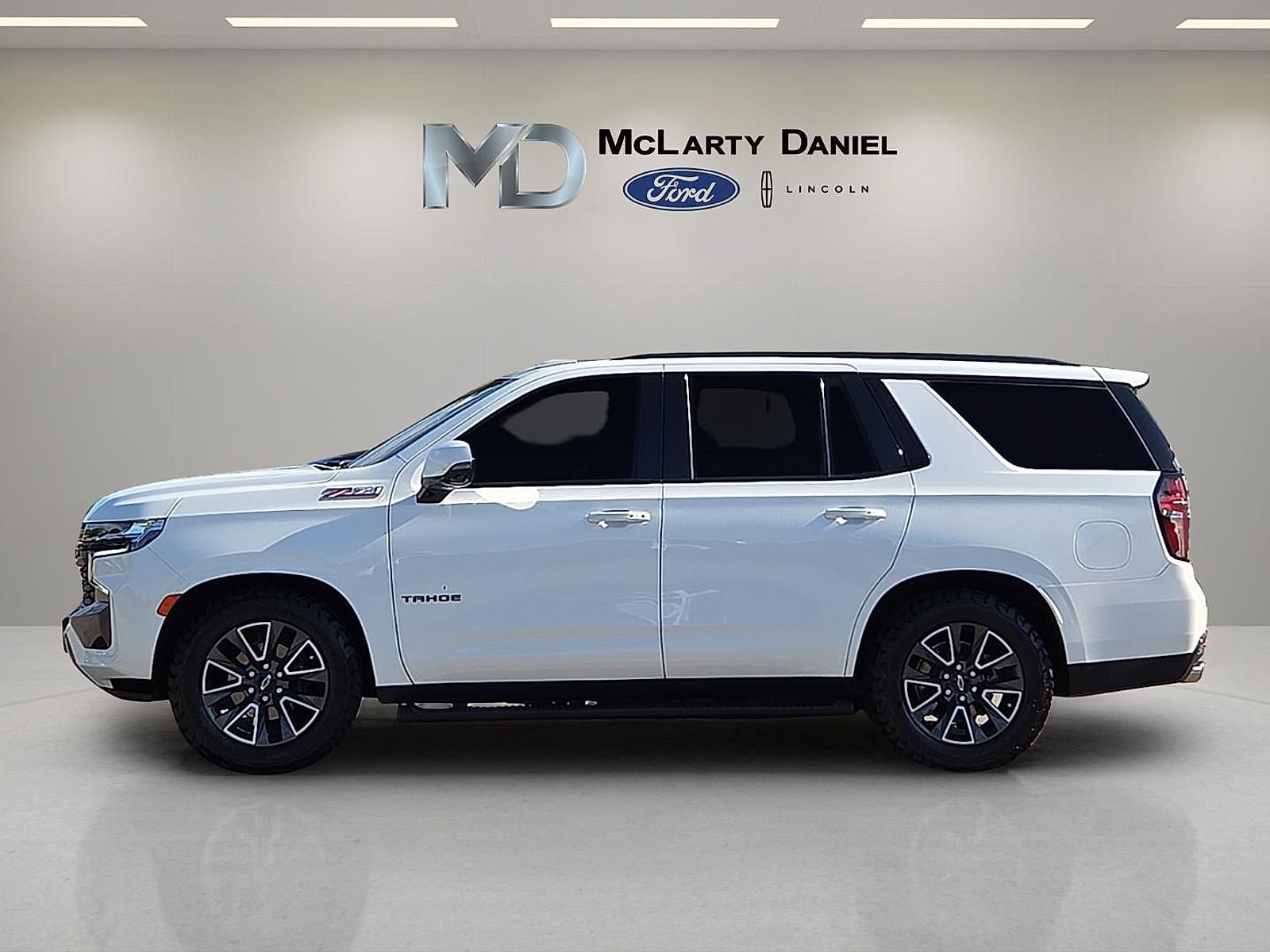 Used 2023 Chevrolet Tahoe Z71 w/ Z71 Off-Road Package AWD/4WD image 3