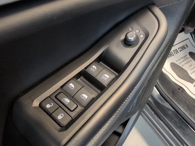 Used 2023 Jeep Grand Cherokee Limited AWD/4WD image 15