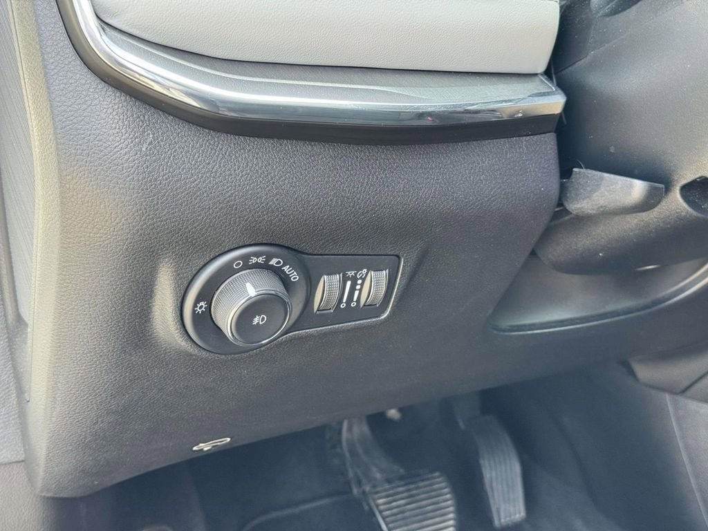 Used 2022 Jeep Compass Limited AWD/4WD image 9