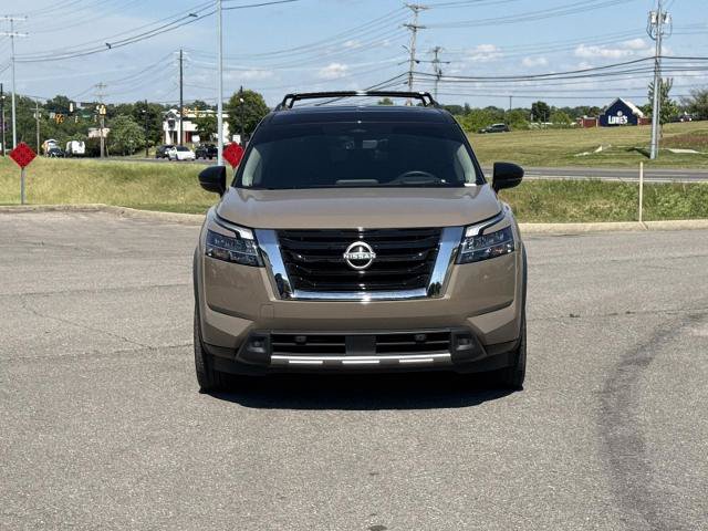 Used 2023 Nissan Pathfinder Platinum AWD/4WD image 2
