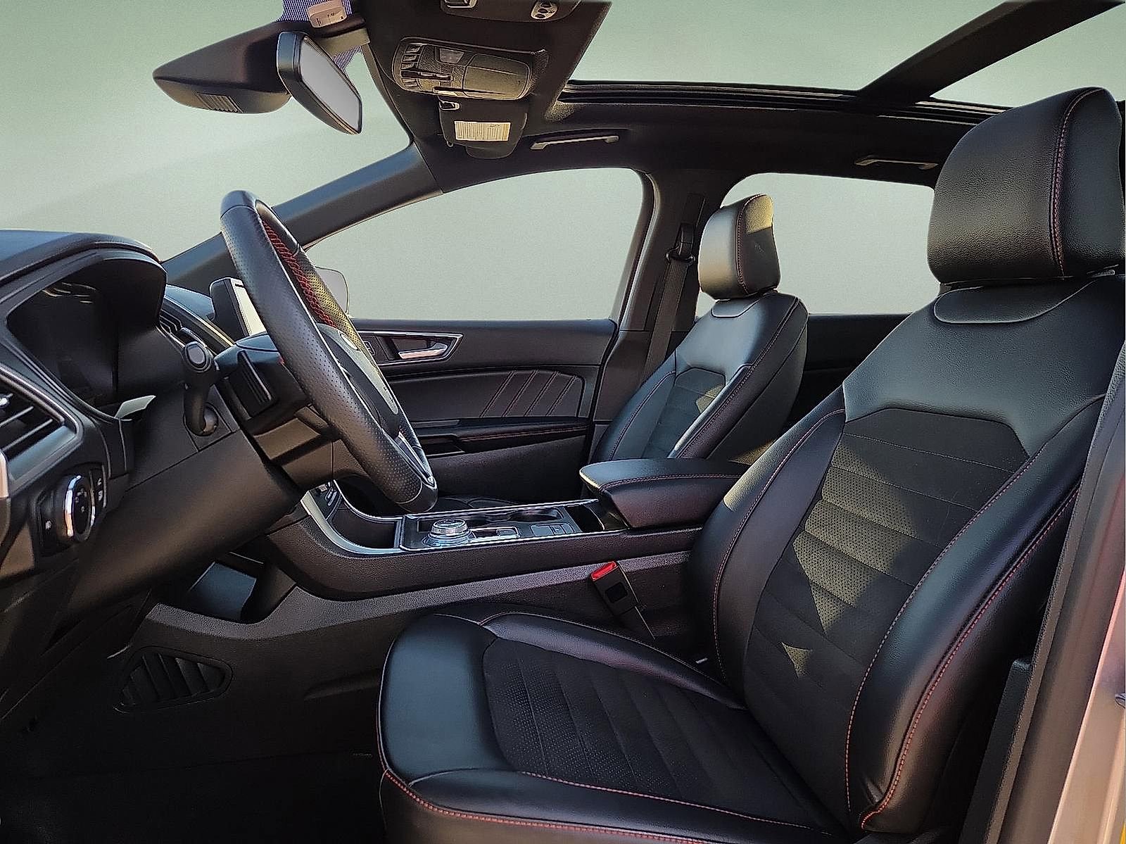 Certified 2024 Ford Edge ST-Line w/ Class II Trailer Tow Package image 14