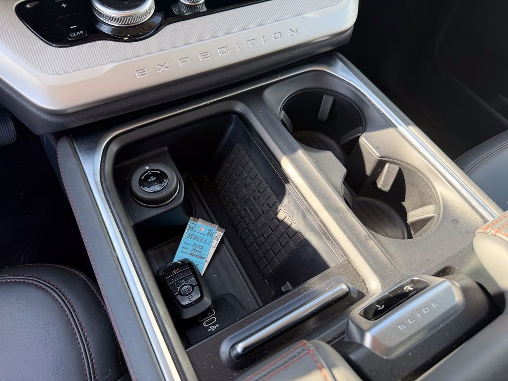 Certified 2025 Ford Expedition Active image 22