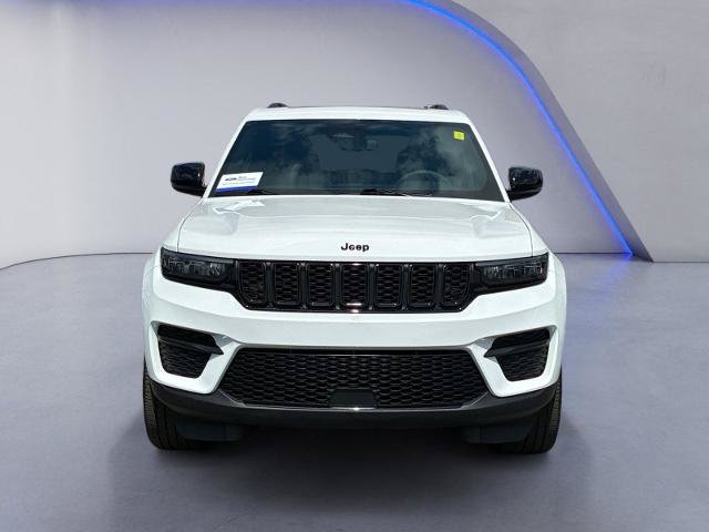 Used 2024 Jeep Grand Cherokee Altitude RWD image 9